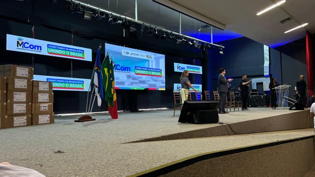 Entrega de microchips às escolas estaduais de Petrolina e Juazeiro